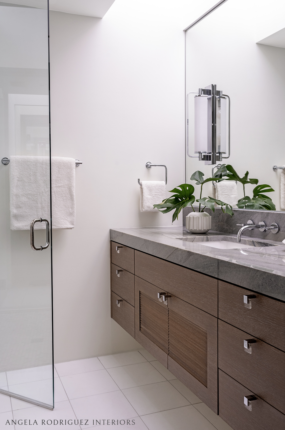 Contemporary bathroom sink vanity