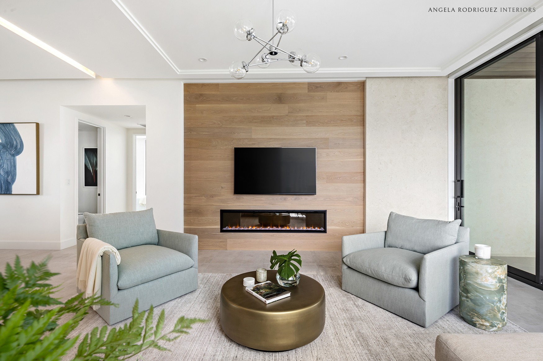 Fireplace wall with wood cladding and two chairs