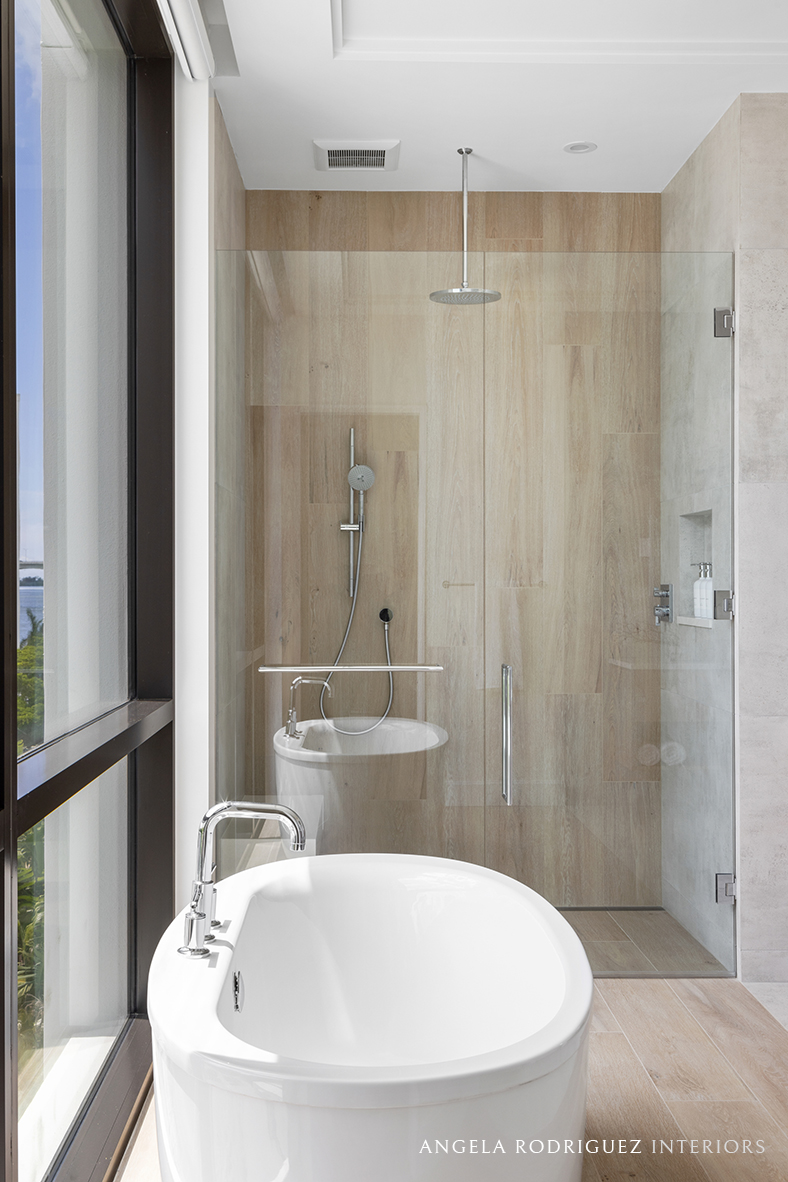 Shower with wood look porcelain tile