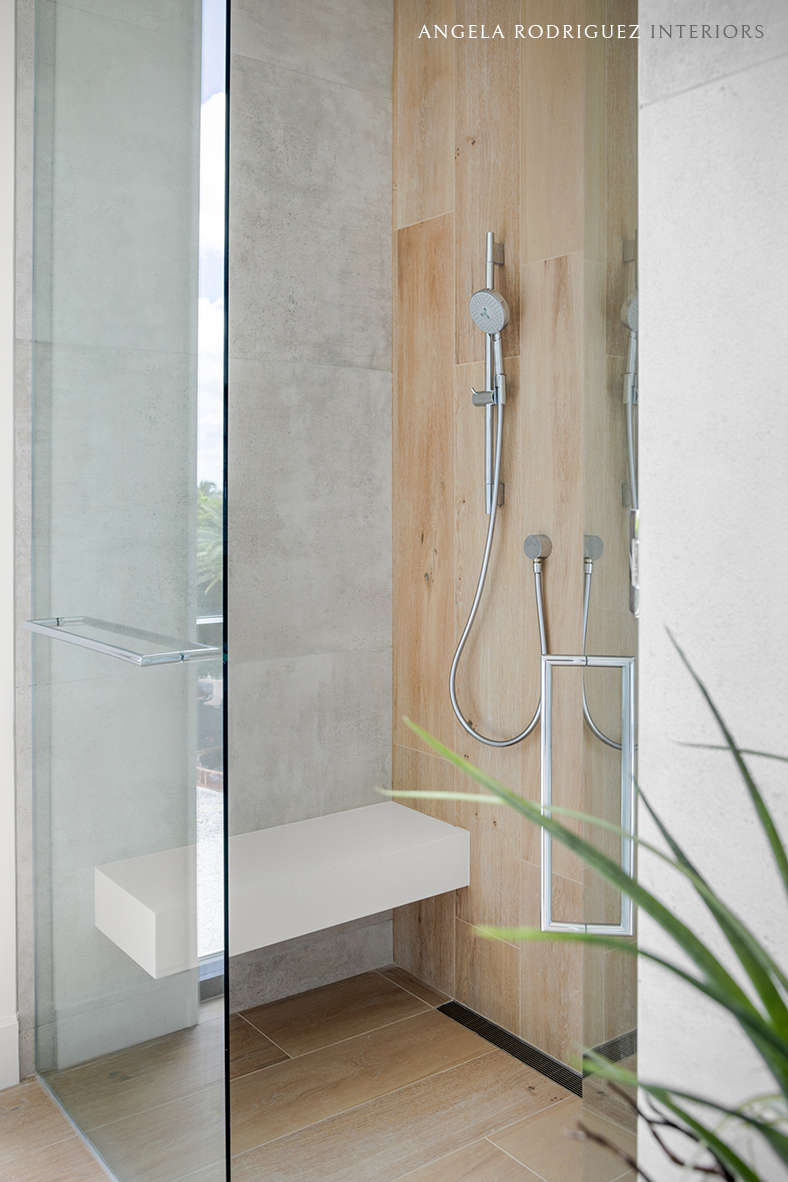 Shower with wood look porcelain tile