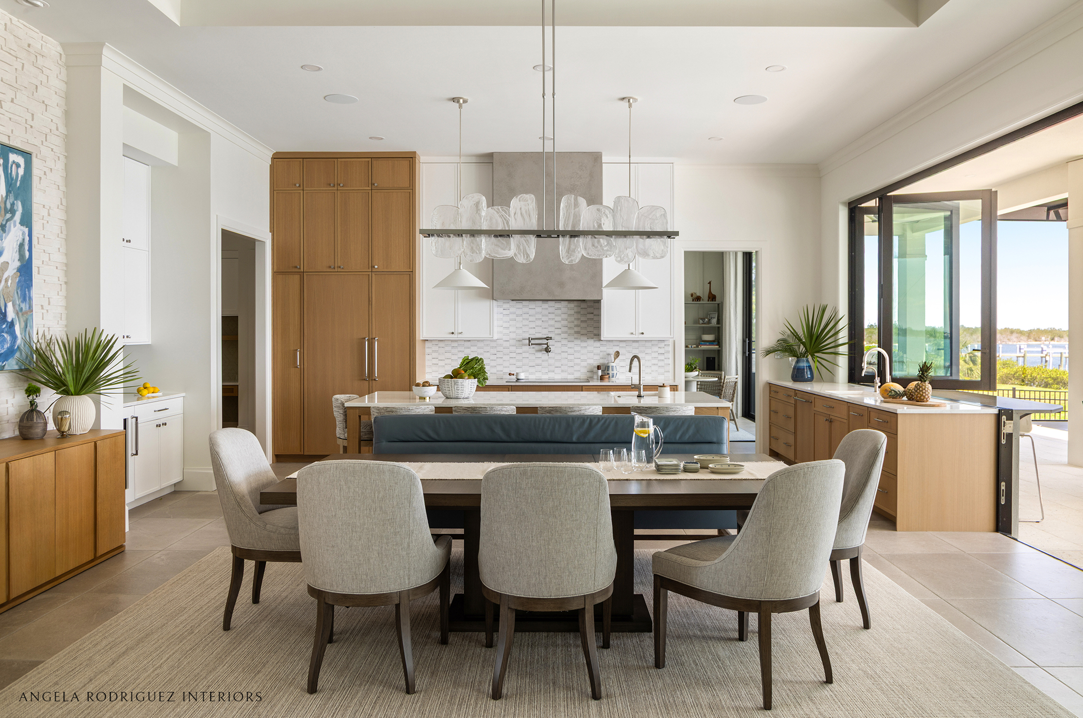 Sophisticated coastal great room and open kitchen