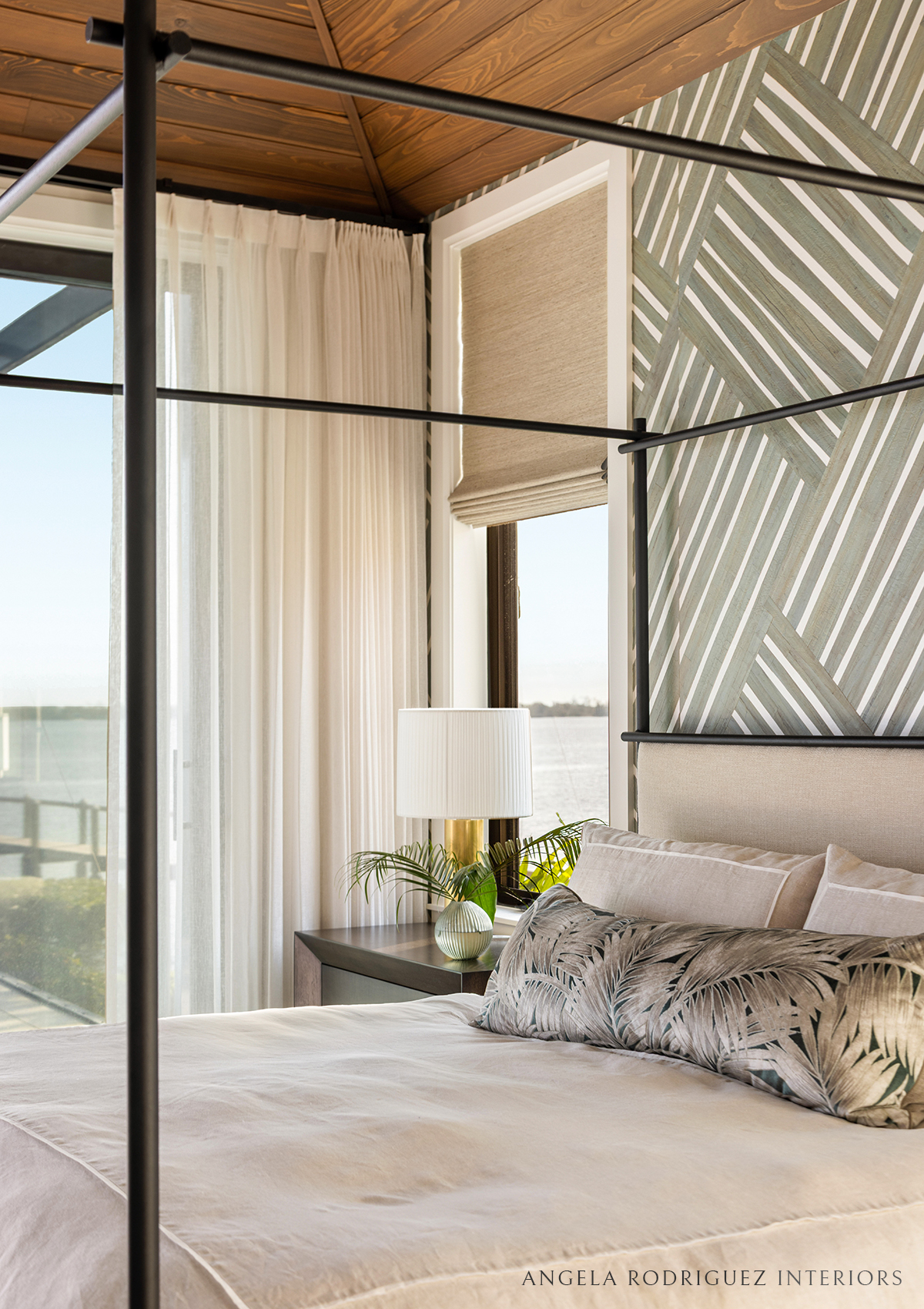 Bed with tropical patterns